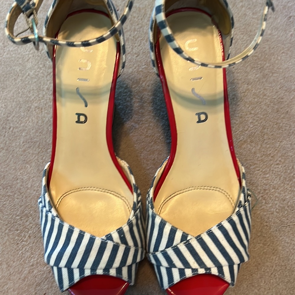 Crisp striped denim wedge shoes with red sole trim - Picture 2 of 5